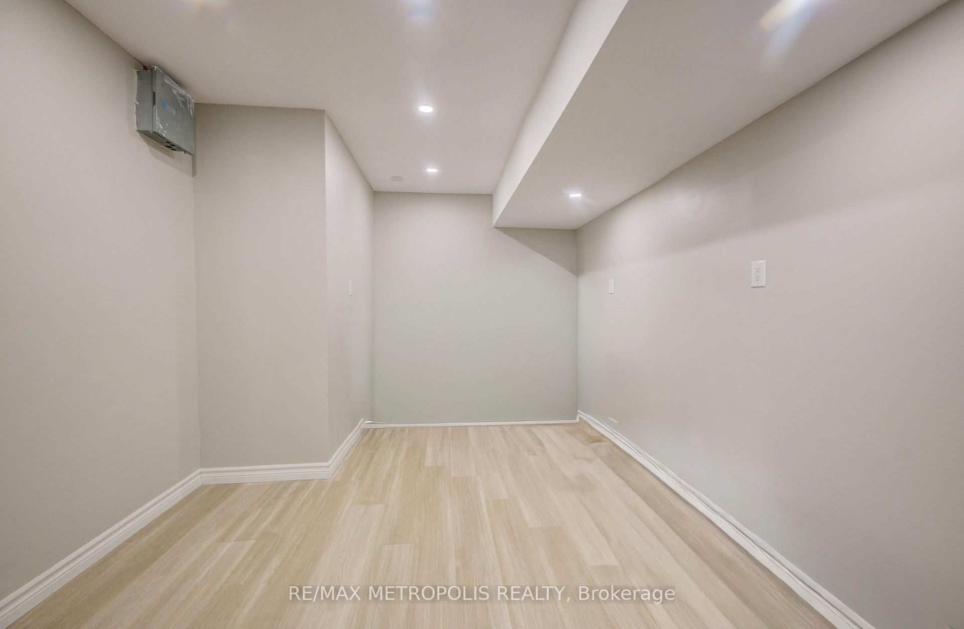 Photo 28 of 269 Burnett Avenue, Cambridge, Sheldon-Conestoga — HOMEH