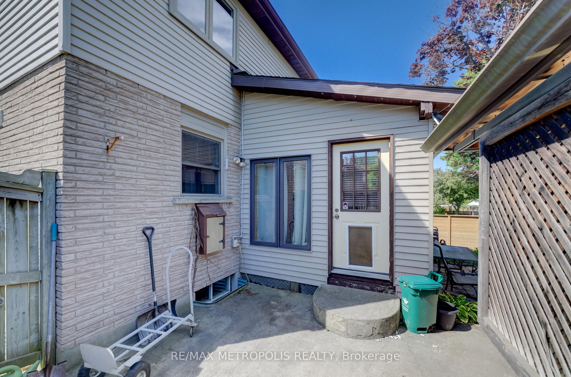 Photo 36 of 269 Burnett Avenue, Cambridge, Sheldon-Conestoga — HOMEH