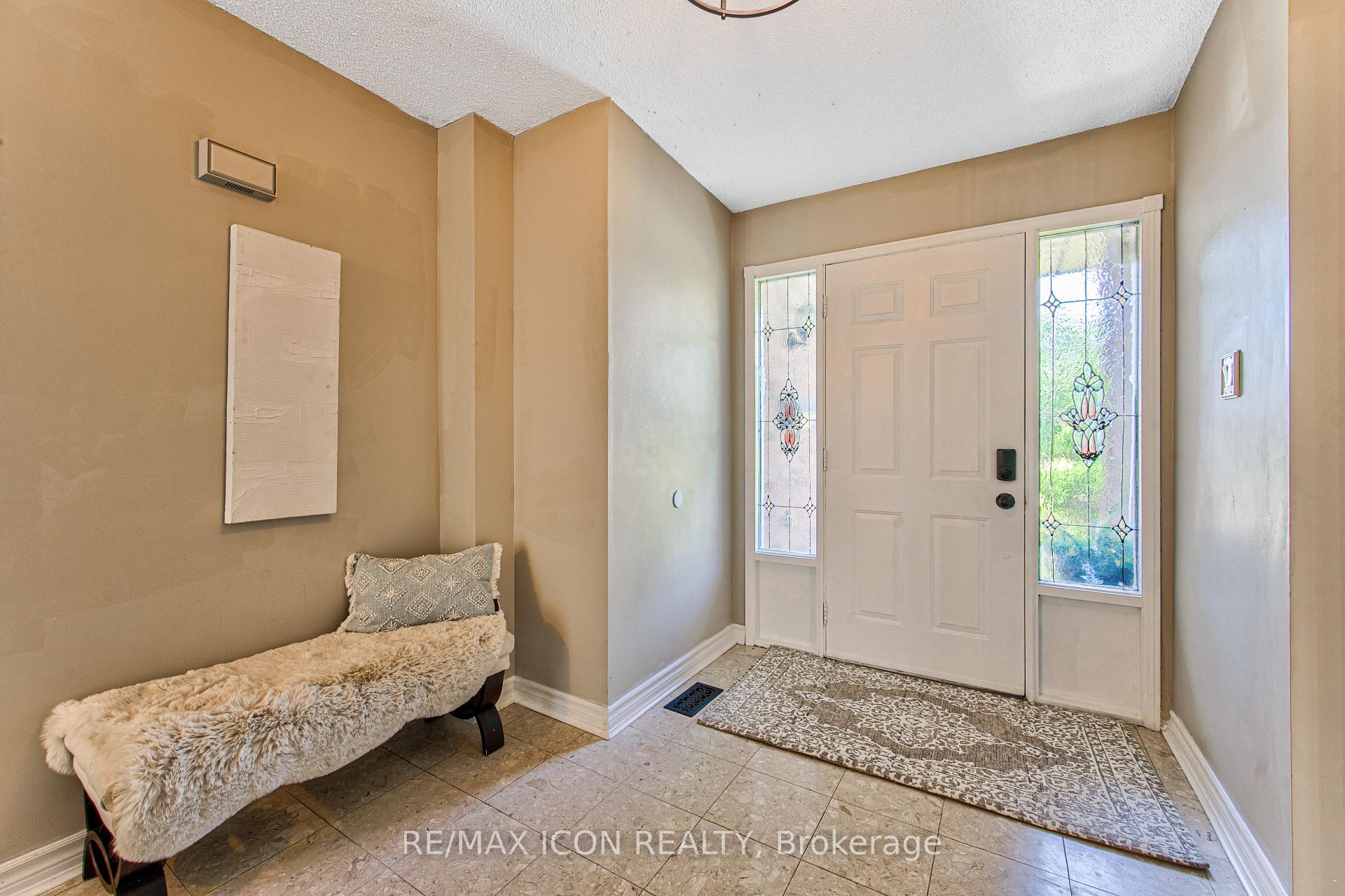 Photo 2 of 15 Hall Crescent, Brampton, Northwood Park — HOMEH