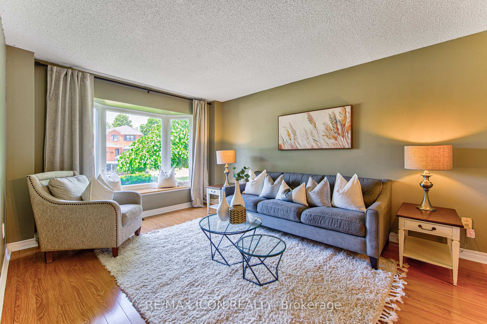 Photo 4 of 15 Hall Crescent, Brampton, Northwood Park — HOMEH