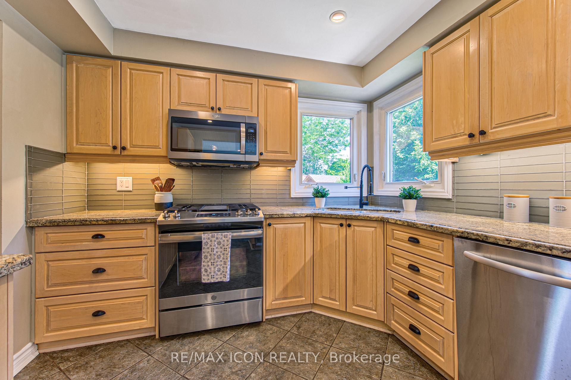Photo 9 of 15 Hall Crescent, Brampton, Northwood Park — HOMEH