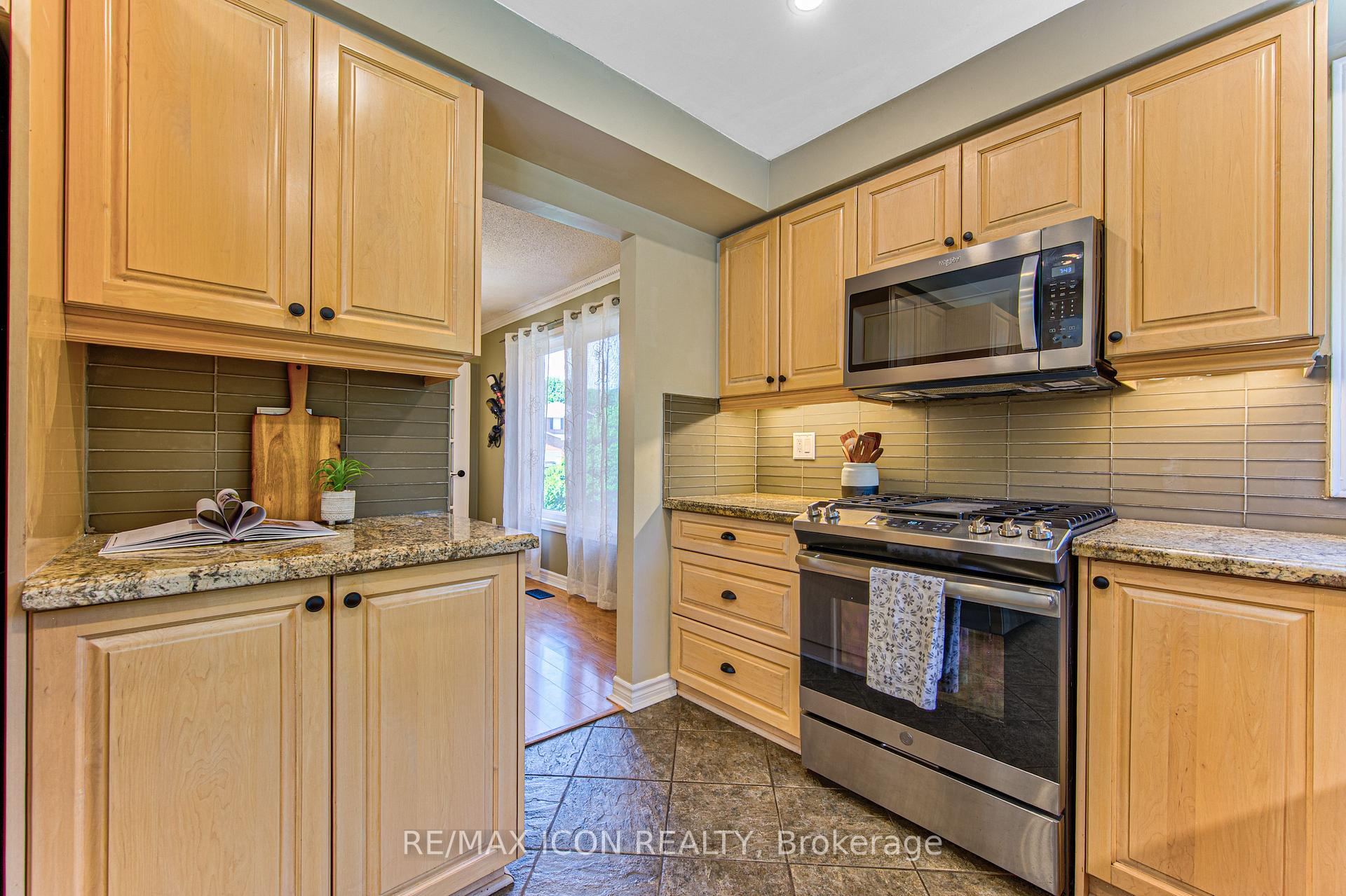 Photo 10 of 15 Hall Crescent, Brampton, Northwood Park — HOMEH