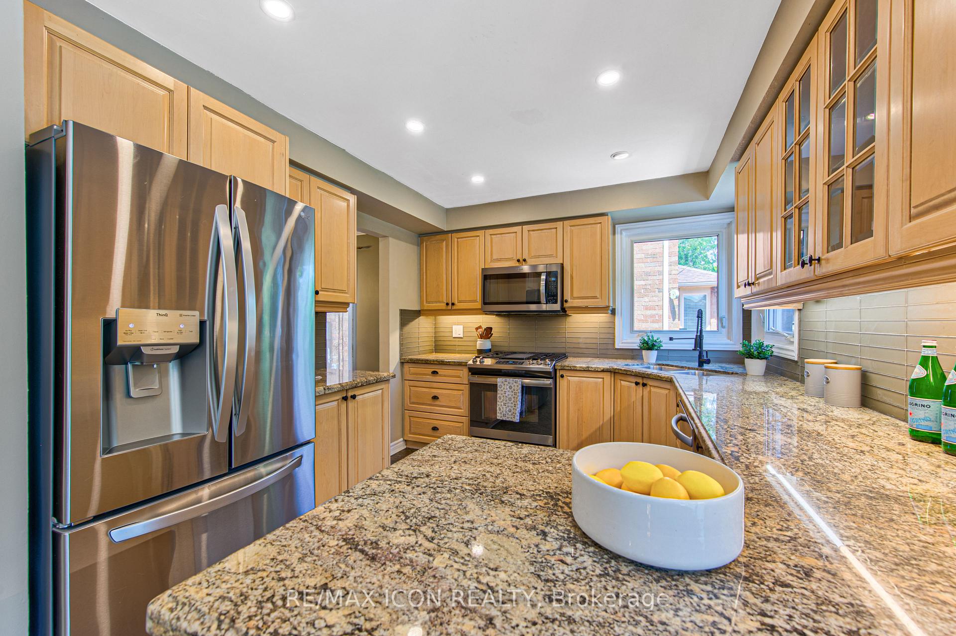 Photo 11 of 15 Hall Crescent, Brampton, Northwood Park — HOMEH