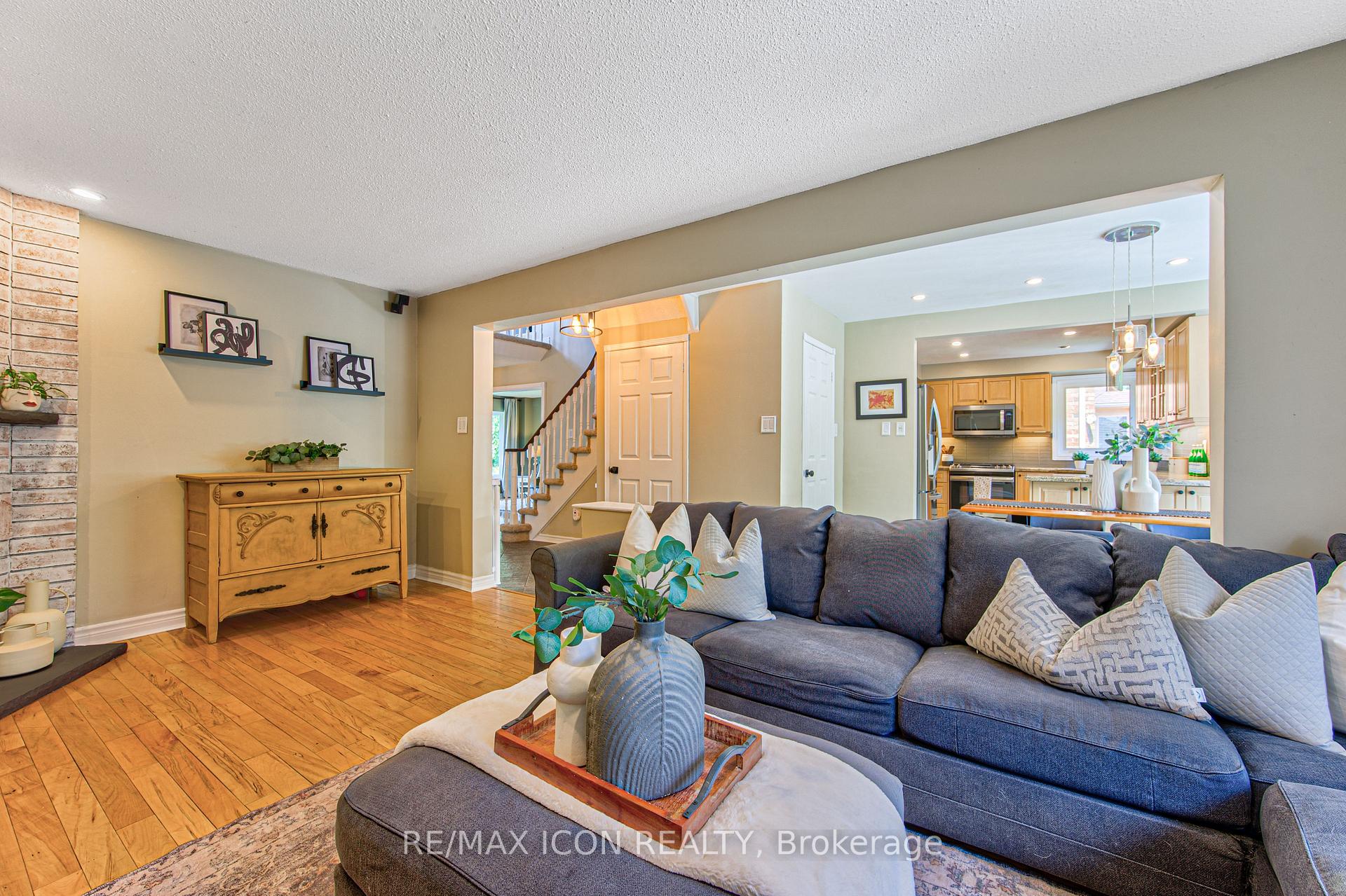 Photo 16 of 15 Hall Crescent, Brampton, Northwood Park — HOMEH