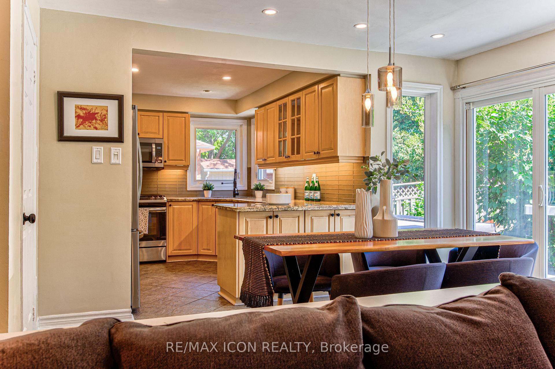 Photo 17 of 15 Hall Crescent, Brampton, Northwood Park — HOMEH