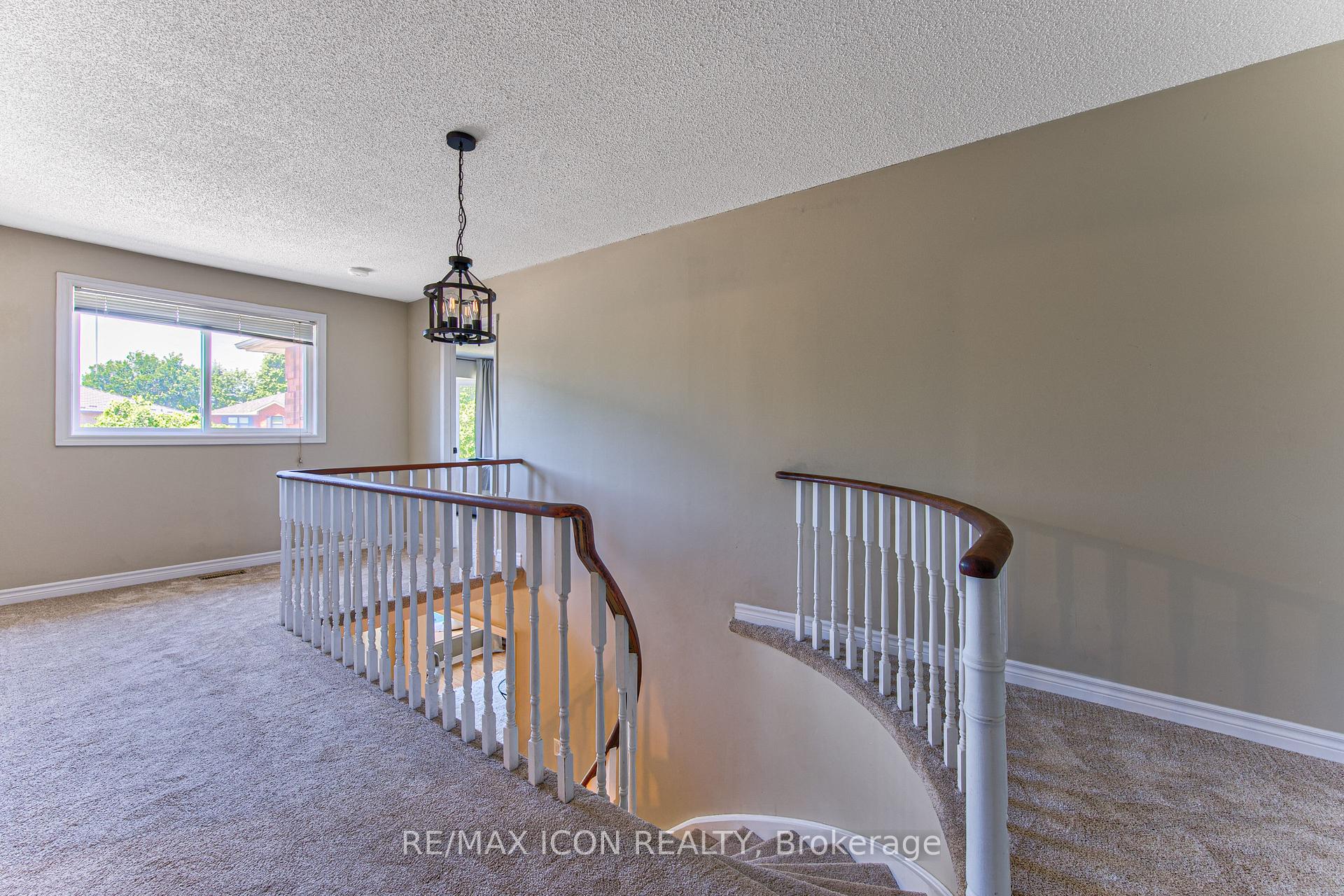 Photo 20 of 15 Hall Crescent, Brampton, Northwood Park — HOMEH
