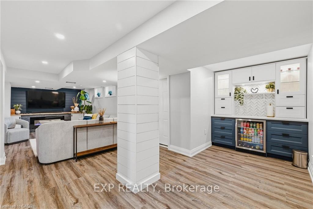 Photo 4 of 120 Elgin Crescent, Waterloo, Downtown Waterloo — HOMEH