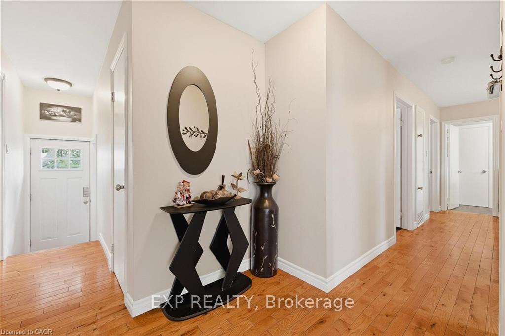 Photo 10 of 120 Elgin Crescent, Waterloo, Downtown Waterloo — HOMEH