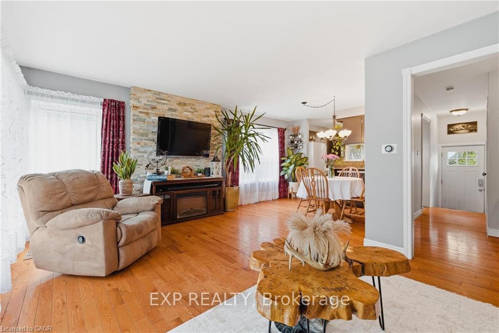 Photo 11 of 120 Elgin Crescent, Waterloo, Downtown Waterloo — HOMEH