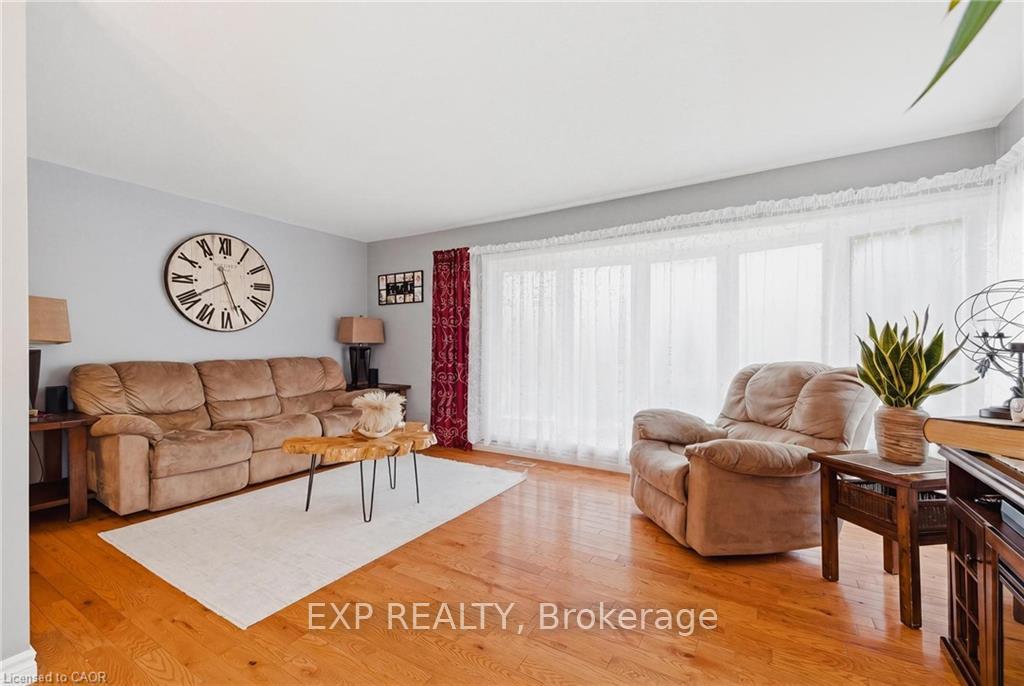 Photo 13 of 120 Elgin Crescent, Waterloo, Downtown Waterloo — HOMEH