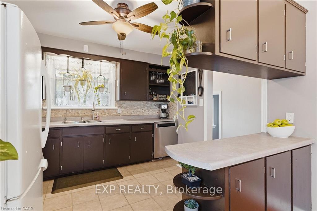 Photo 14 of 120 Elgin Crescent, Waterloo, Downtown Waterloo — HOMEH