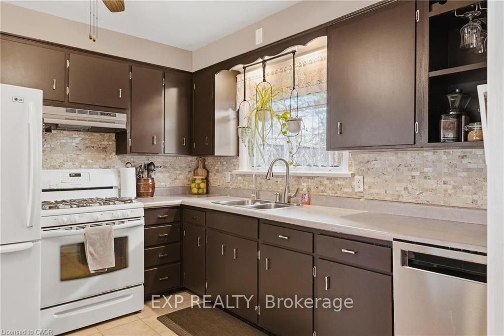 Photo 16 of 120 Elgin Crescent, Waterloo, Downtown Waterloo — HOMEH