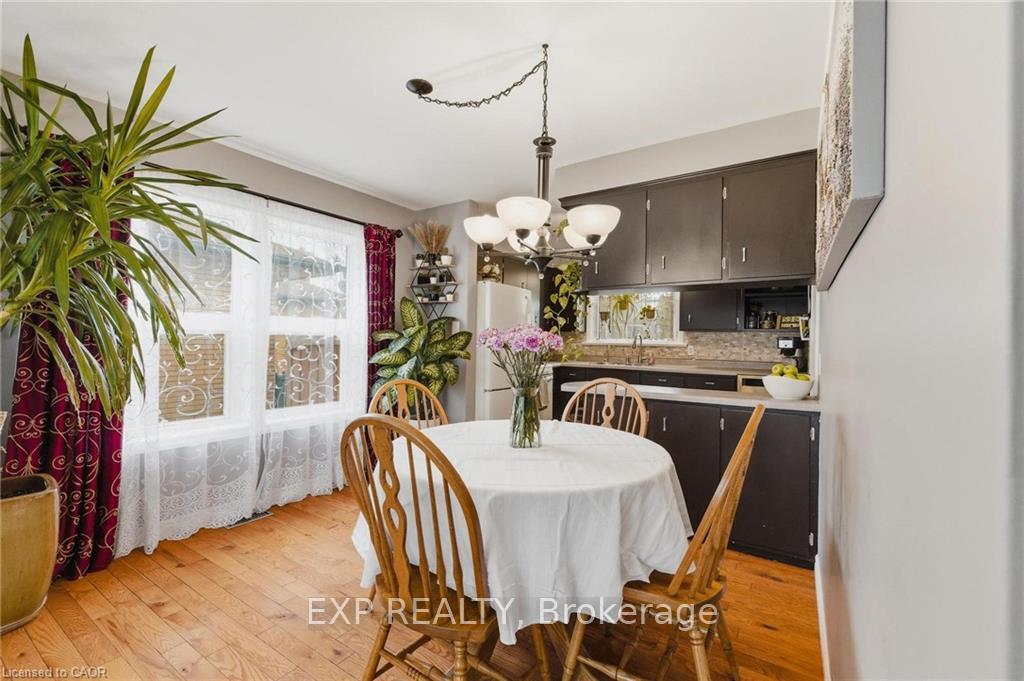 Photo 18 of 120 Elgin Crescent, Waterloo, Downtown Waterloo — HOMEH