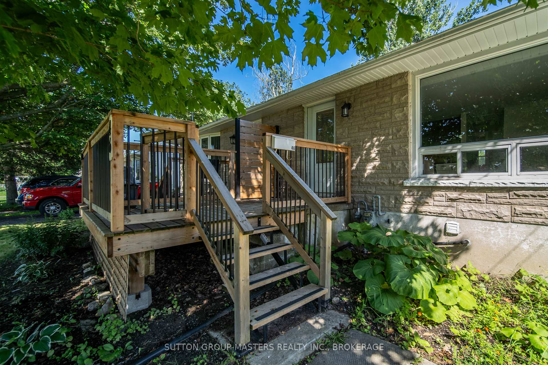 Photo 2 of 46 Morden Crescent, Loyalist, Amherstview — HOMEH