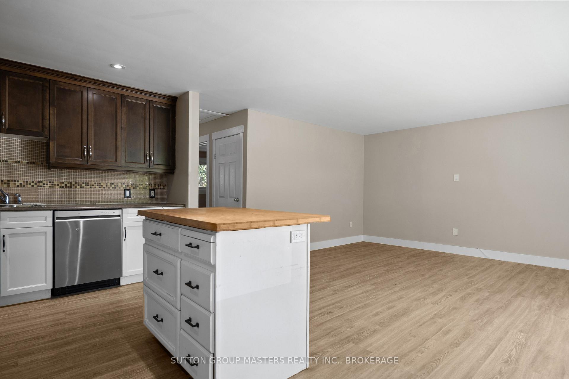 Photo 5 of 46 Morden Crescent, Loyalist, Amherstview — HOMEH