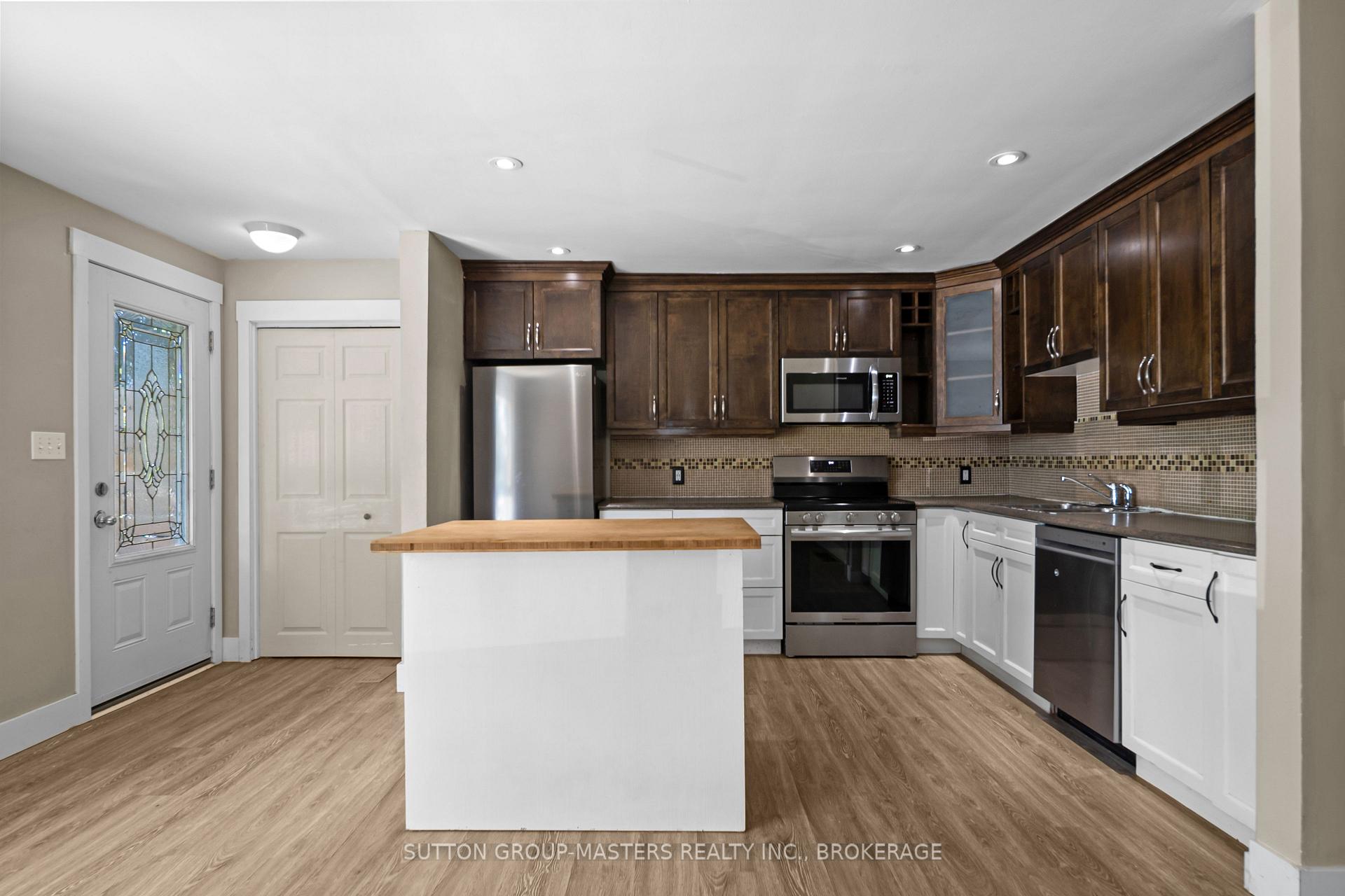 Photo 8 of 46 Morden Crescent, Loyalist, Amherstview — HOMEH