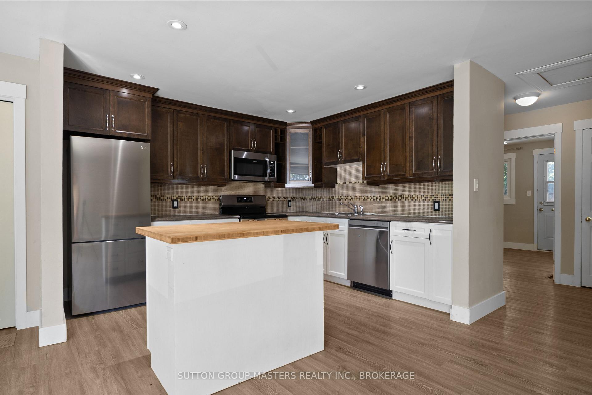 Photo 9 of 46 Morden Crescent, Loyalist, Amherstview — HOMEH