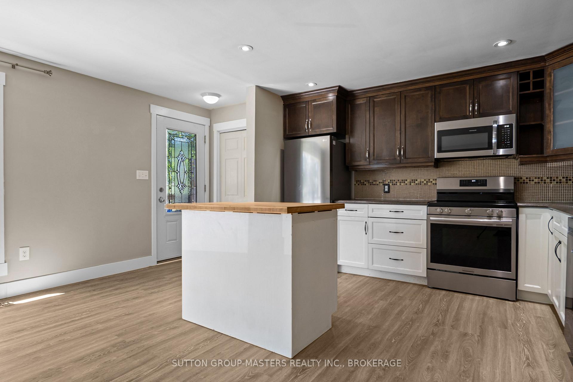 Photo 10 of 46 Morden Crescent, Loyalist, Amherstview — HOMEH
