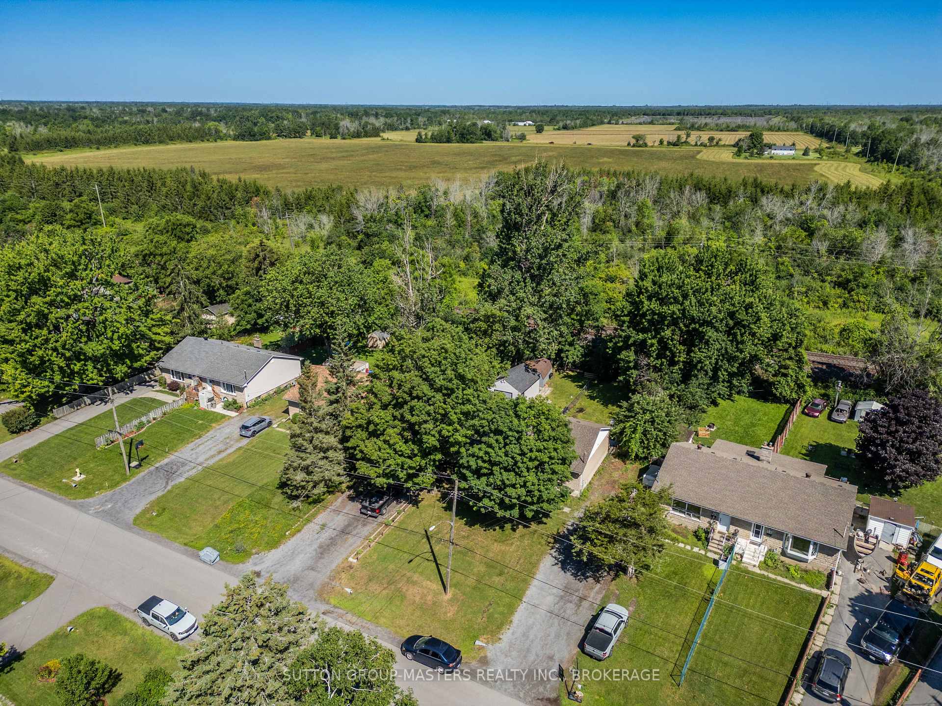 Photo 29 of 46 Morden Crescent, Loyalist, Amherstview — HOMEH