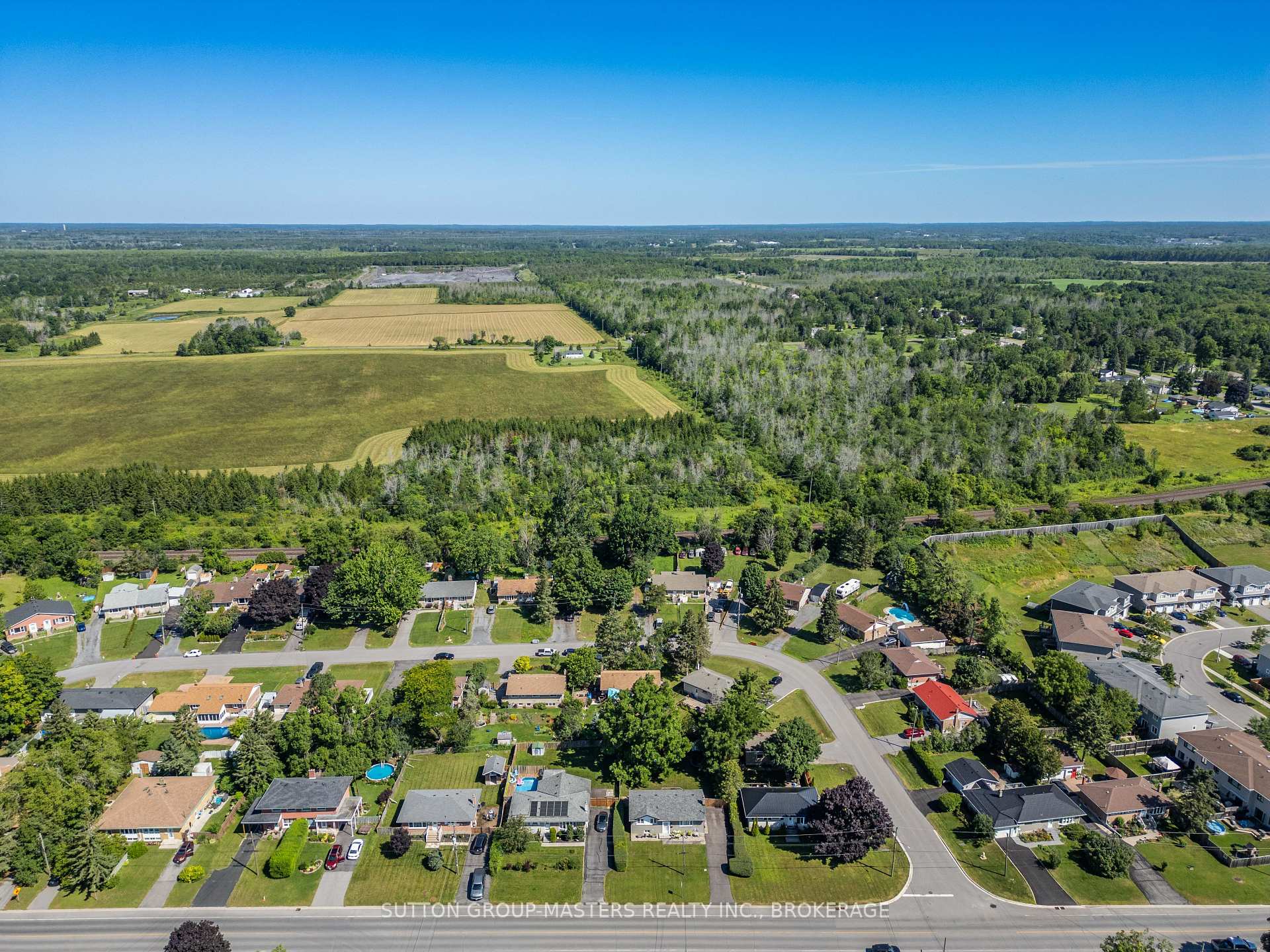 Photo 31 of 46 Morden Crescent, Loyalist, Amherstview — HOMEH