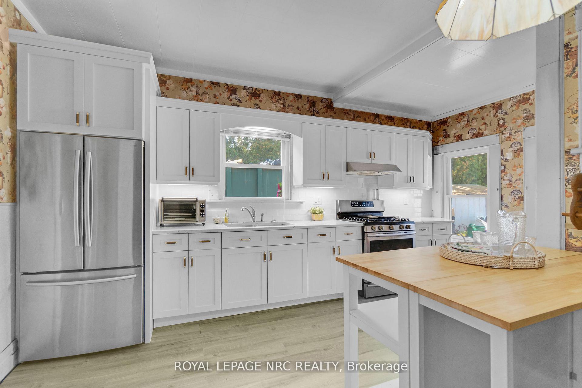 Photo 7 of 6511 Riall Street, Niagara Falls, Stamford — HOMEH