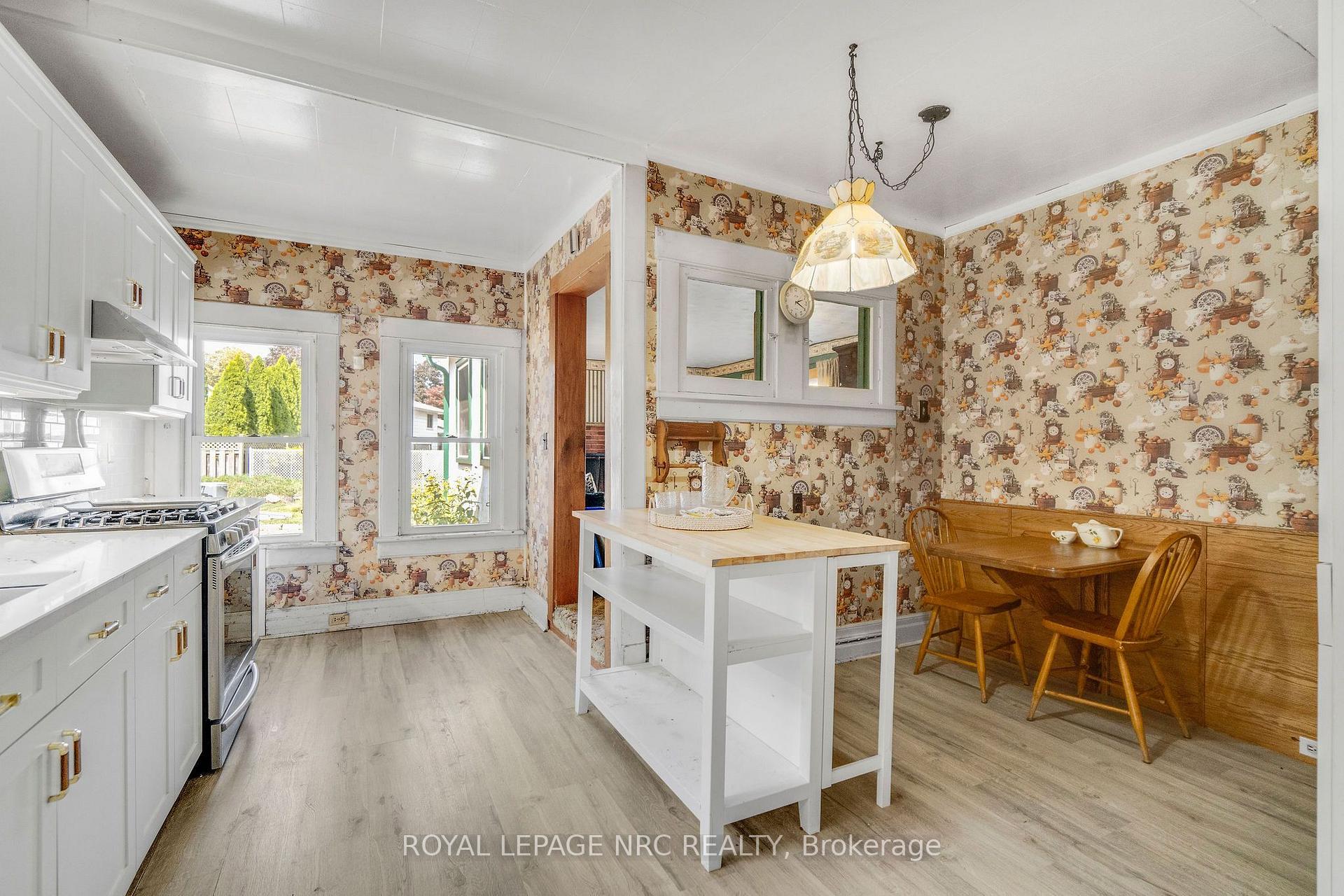 Photo 8 of 6511 Riall Street, Niagara Falls, Stamford — HOMEH