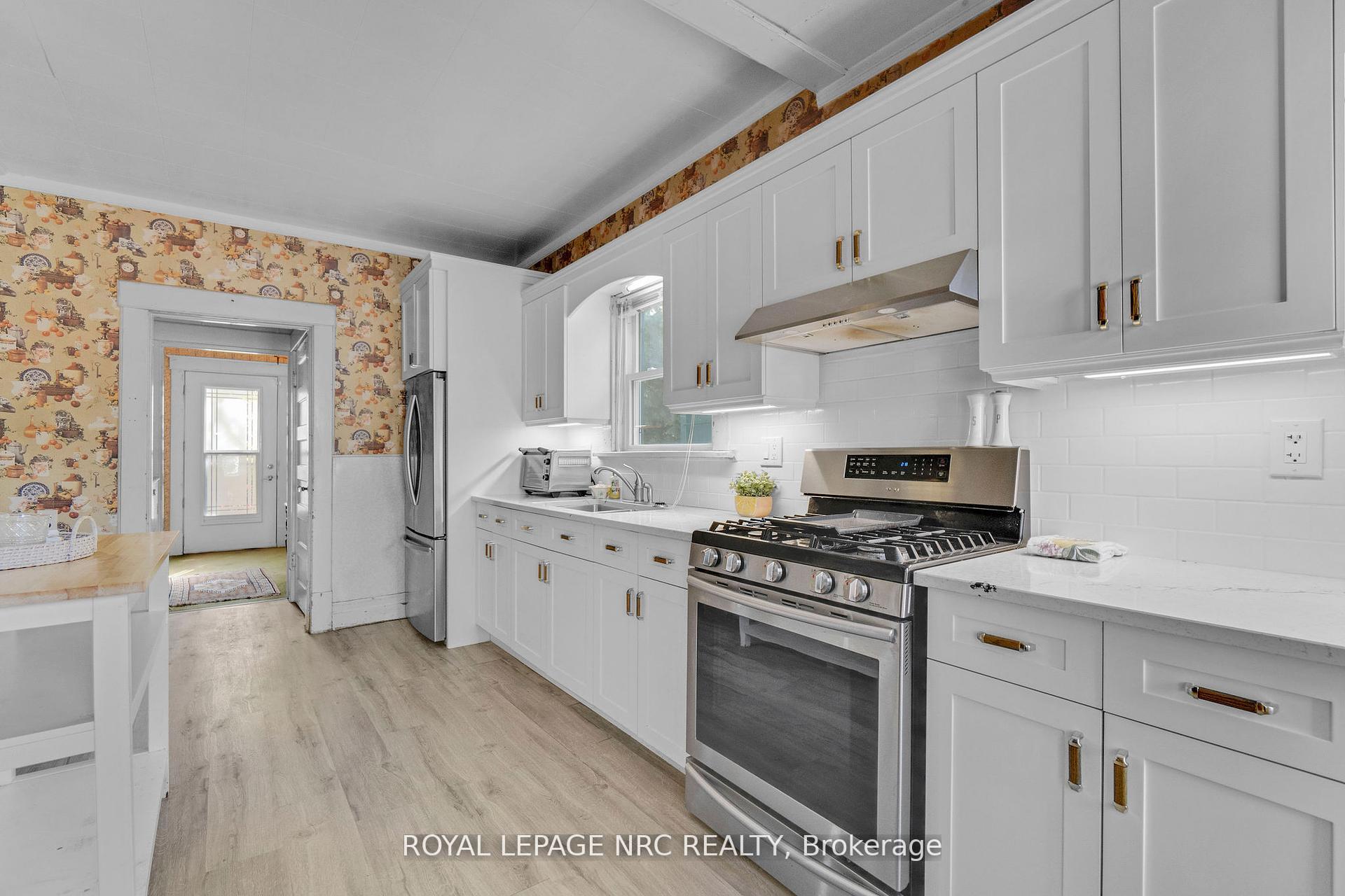 Photo 9 of 6511 Riall Street, Niagara Falls, Stamford — HOMEH