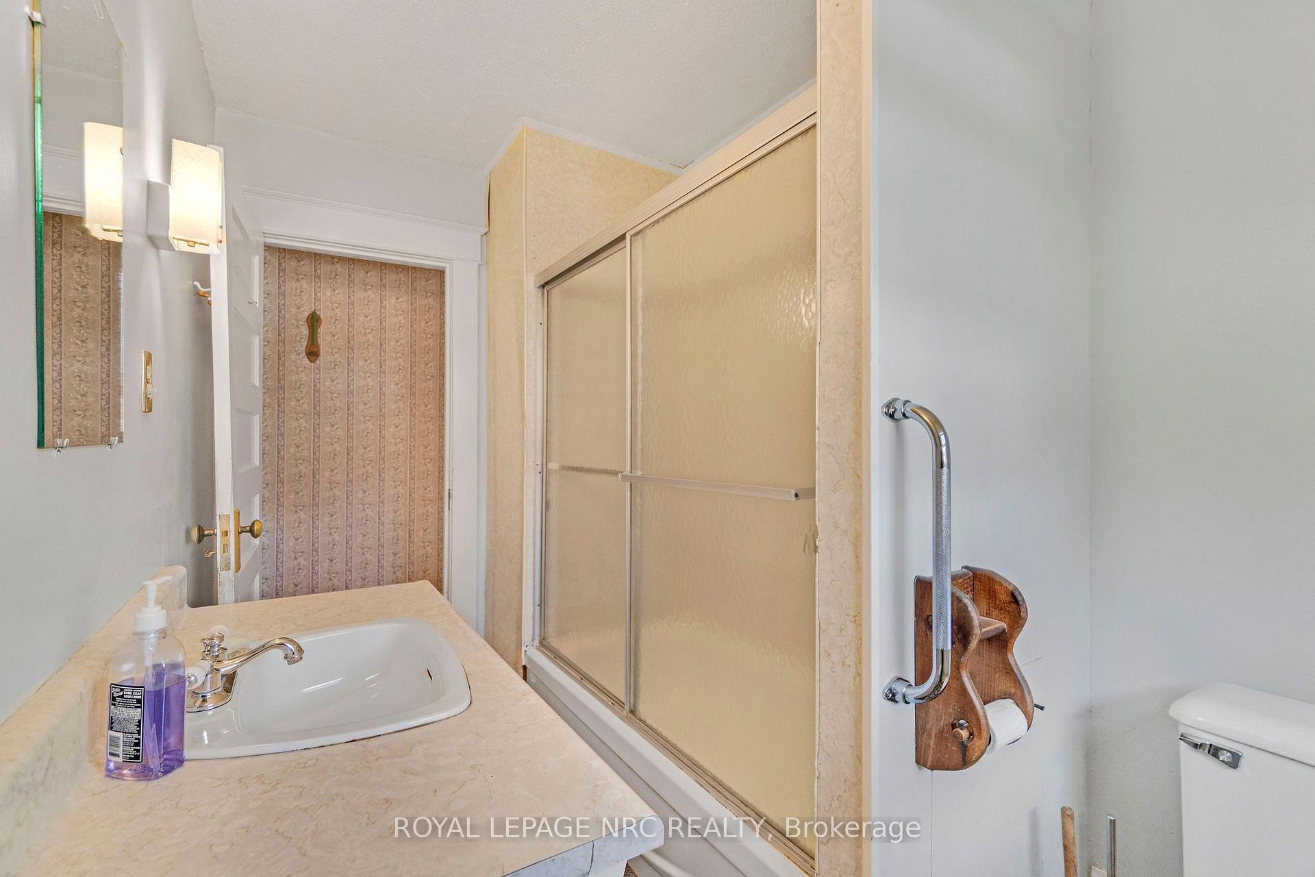 Photo 14 of 6511 Riall Street, Niagara Falls, Stamford — HOMEH
