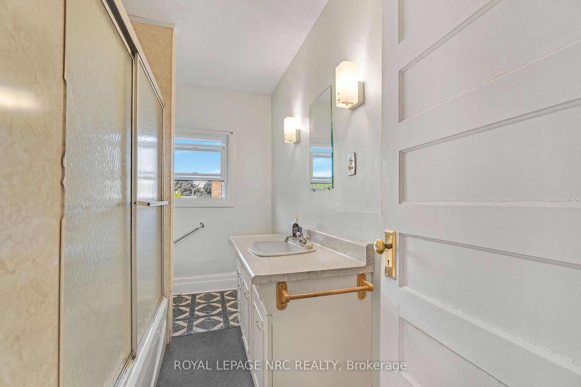 Photo 24 of 6511 Riall Street, Niagara Falls, Stamford — HOMEH