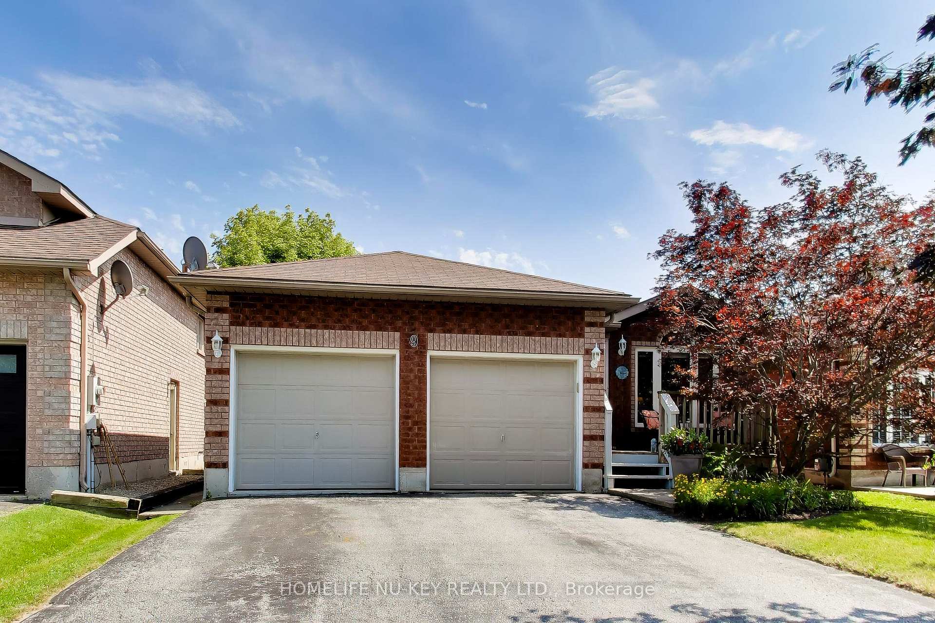 Photo 3 of 9 Monique Crescent, Barrie, East Bayfield — HOMEH