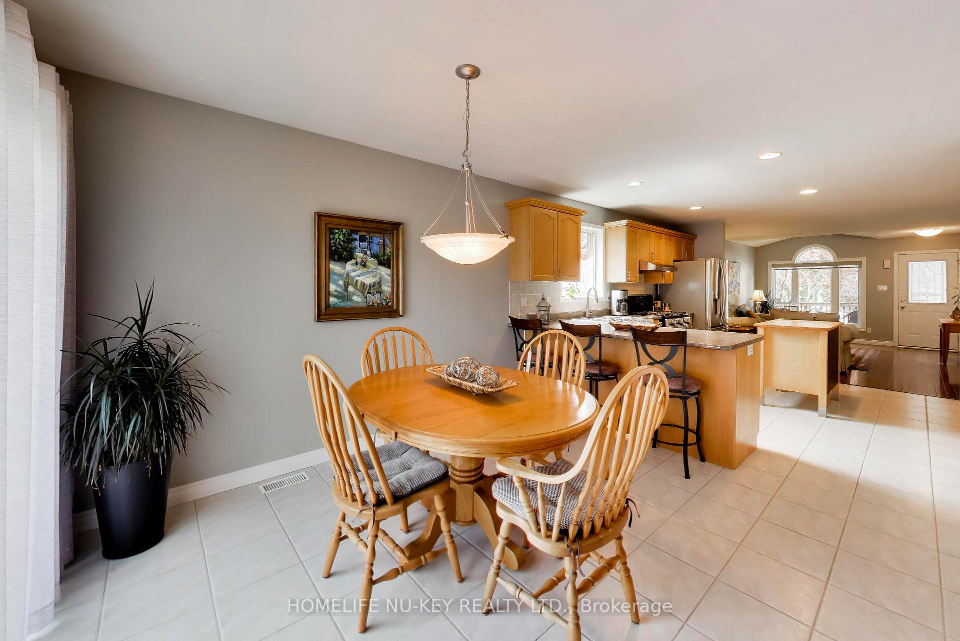 Photo 11 of 9 Monique Crescent, Barrie, East Bayfield — HOMEH