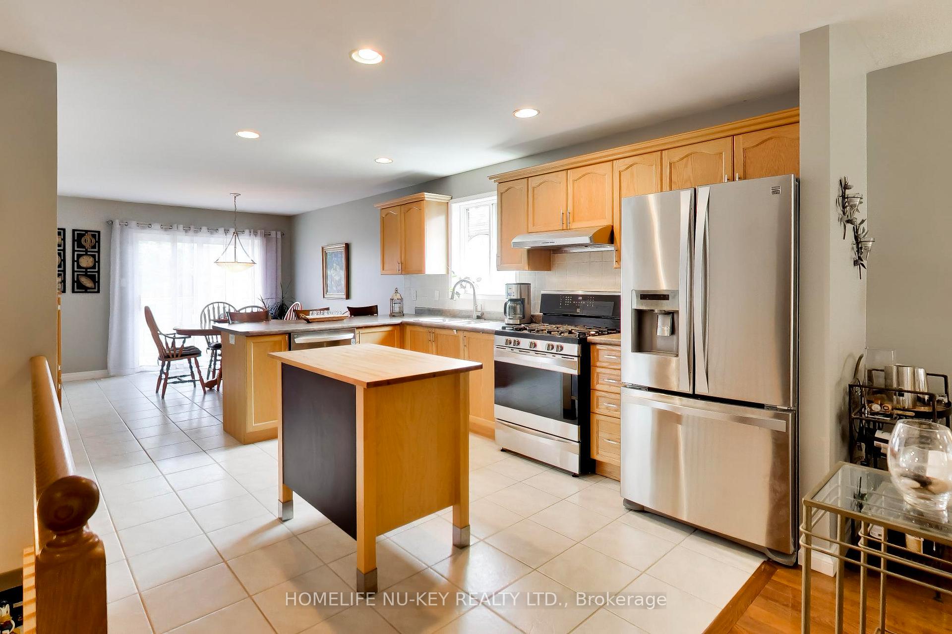 Photo 12 of 9 Monique Crescent, Barrie, East Bayfield — HOMEH