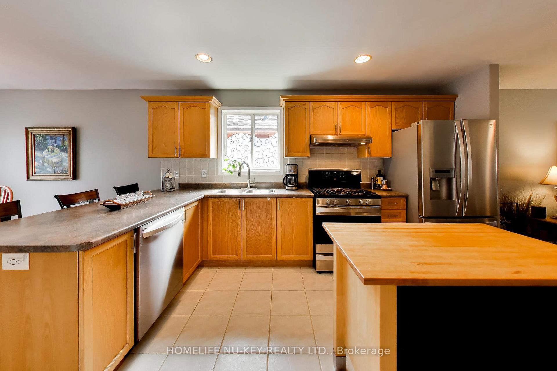 Photo 13 of 9 Monique Crescent, Barrie, East Bayfield — HOMEH