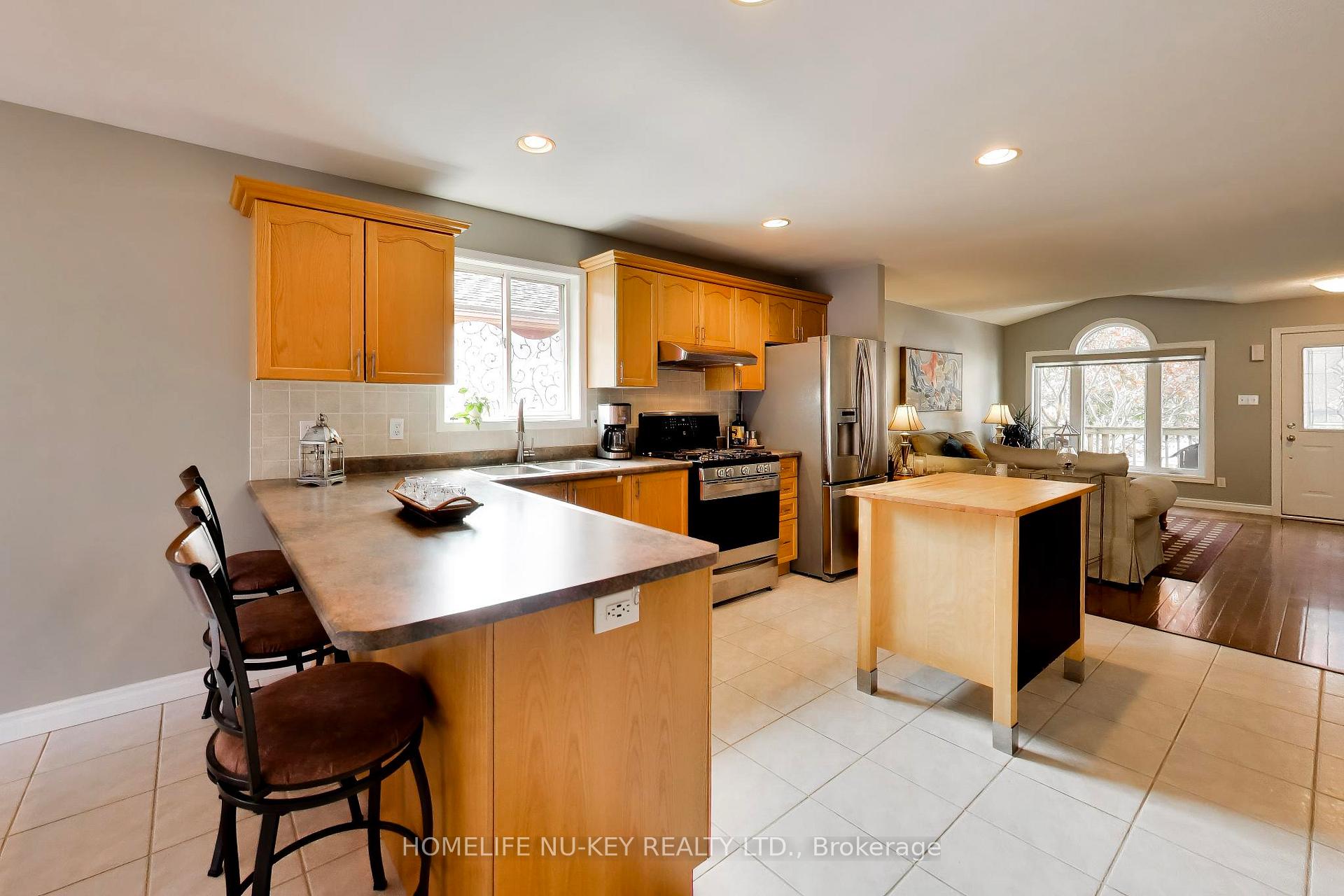Photo 14 of 9 Monique Crescent, Barrie, East Bayfield — HOMEH