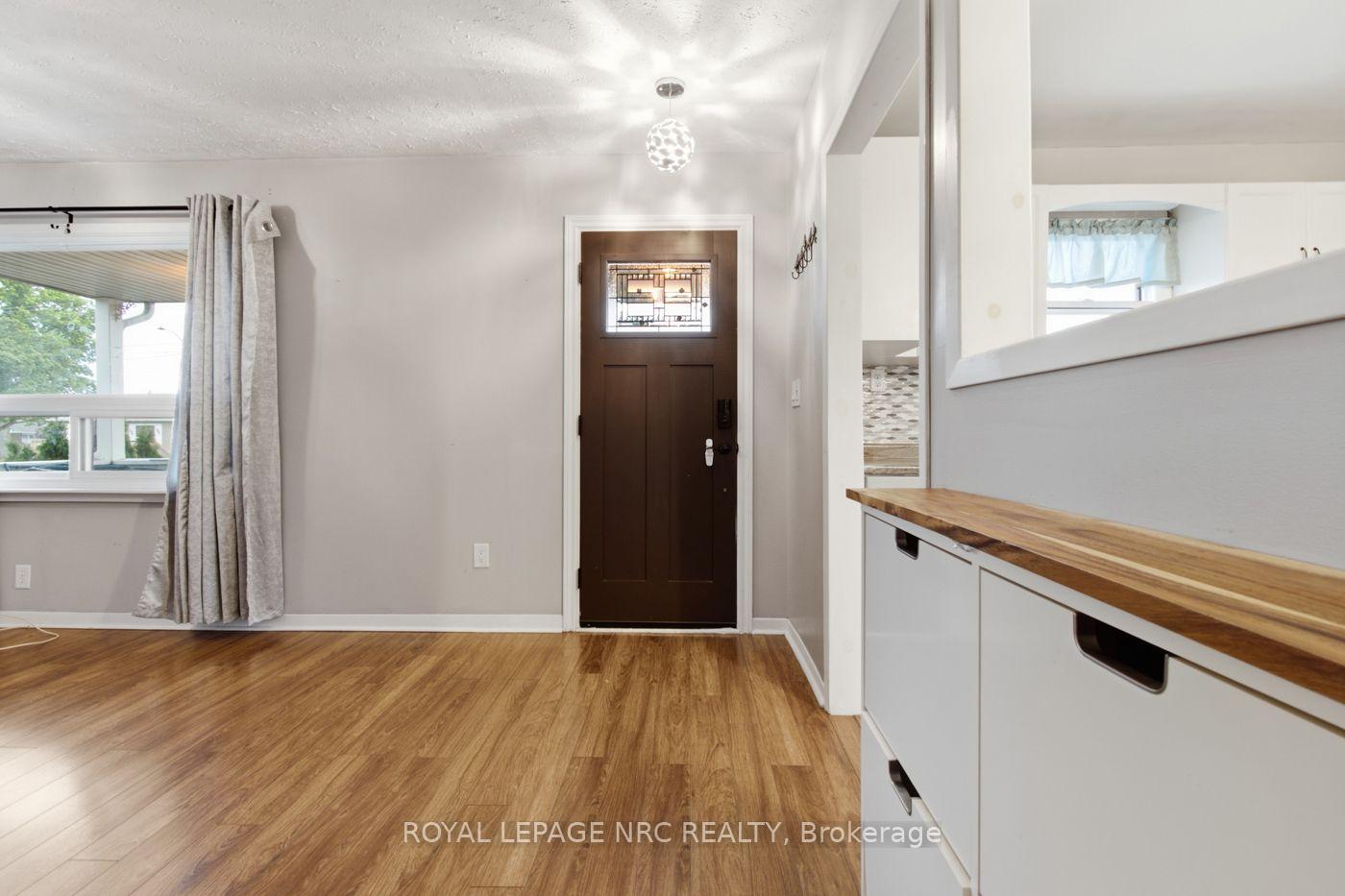 Photo 5 of 595 Lincoln Street, Welland, Lincoln/Crowland — HOMEH