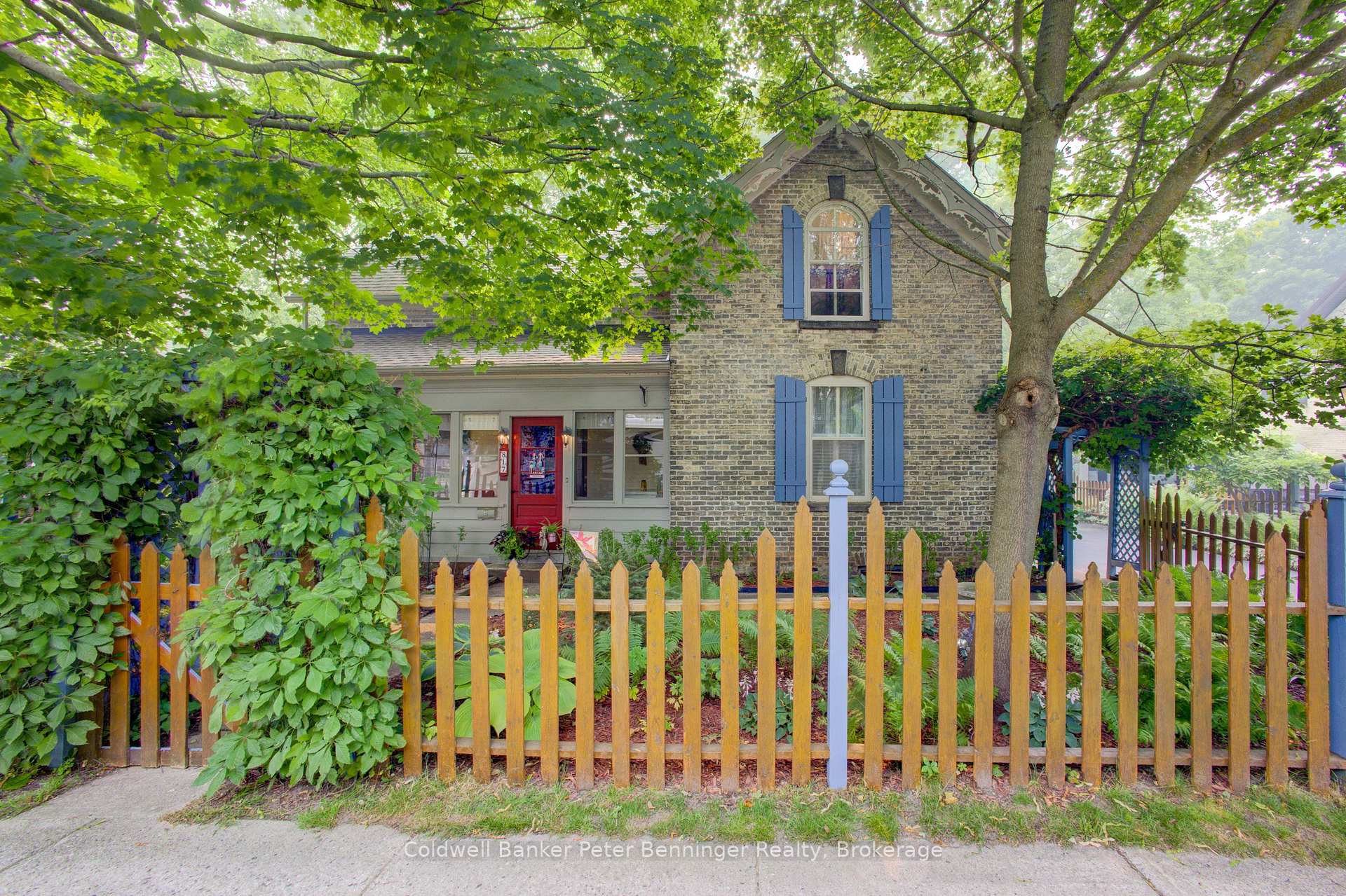Photo of 817 Olde Victoria Street