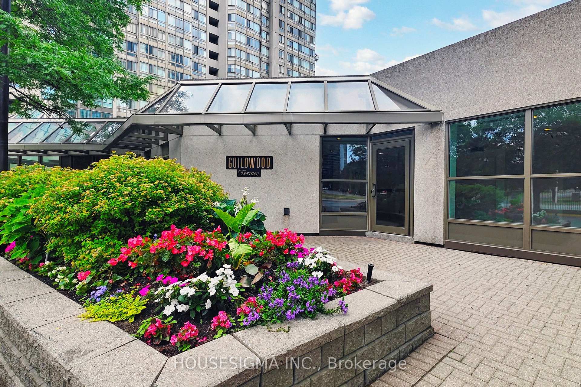Photo 2 of Unit 401, 3231 Eglinton Avenue E, Scarborough, Scarborough Village — HOMEH