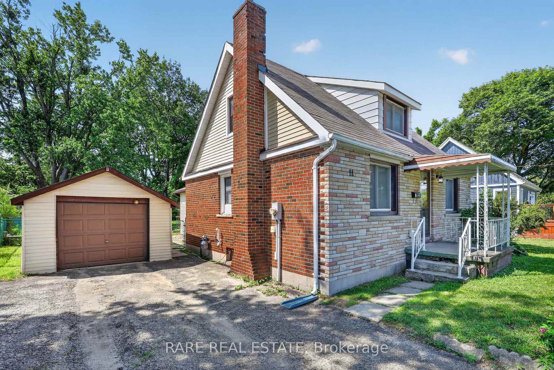 Photo 2 of 11 Wood Street, Barrie, Allandale — HOMEH