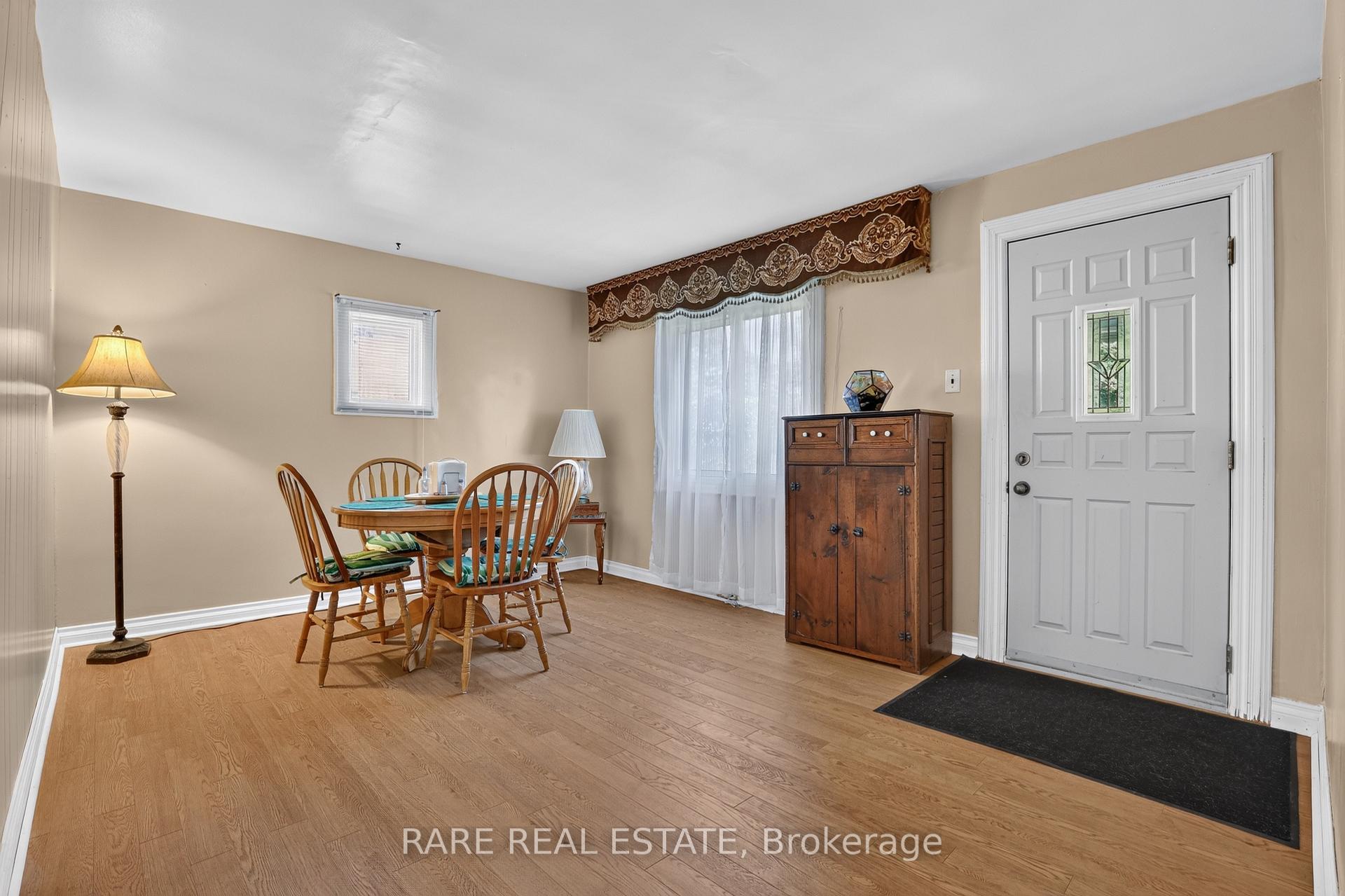 Photo 4 of 11 Wood Street, Barrie, Allandale — HOMEH