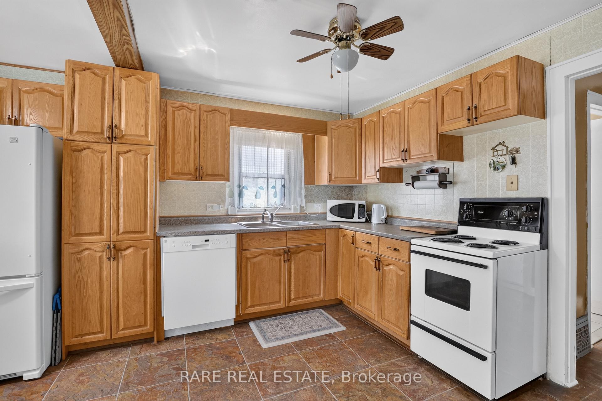 Photo 6 of 11 Wood Street, Barrie, Allandale — HOMEH
