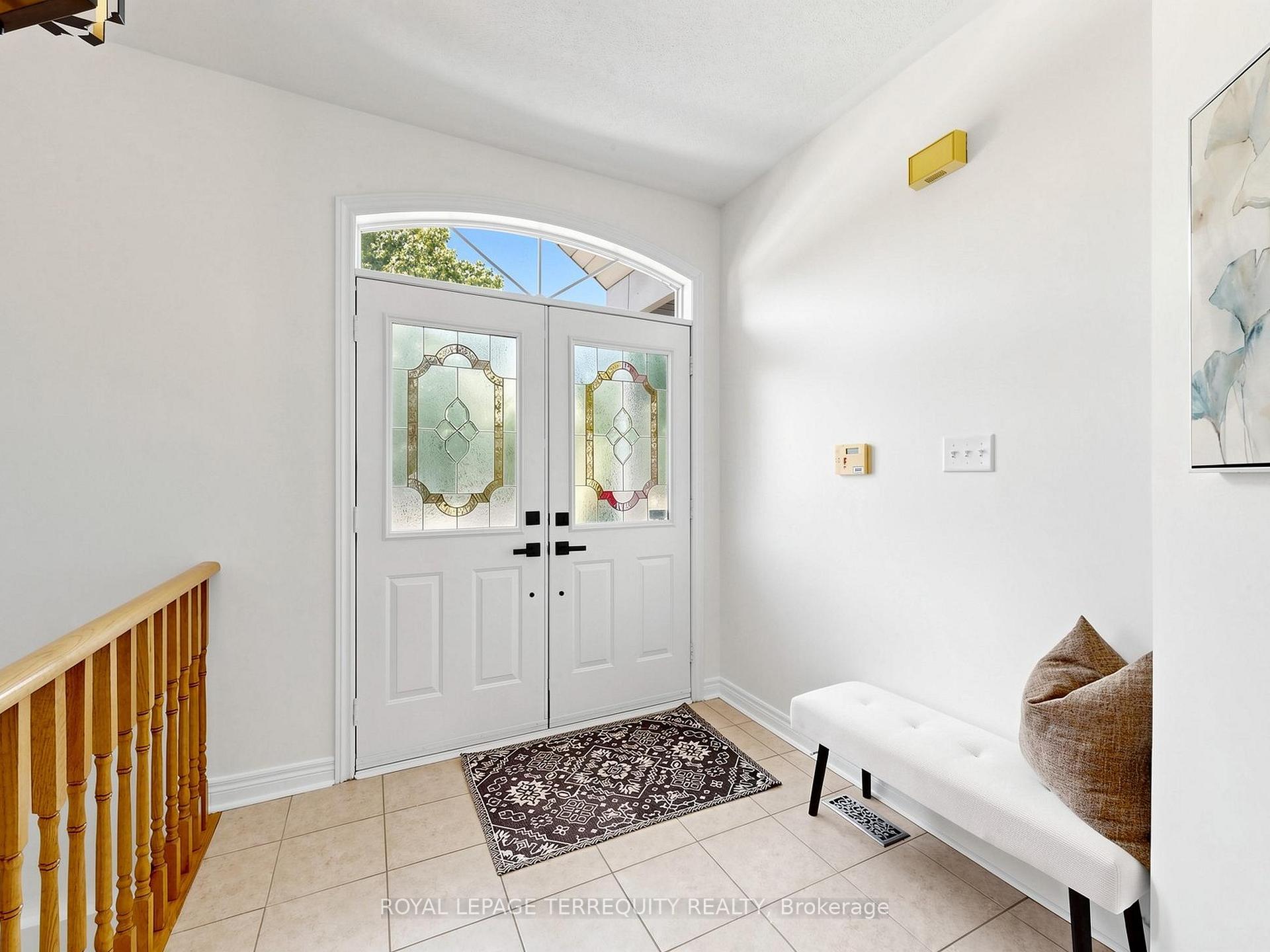 Photo 7 of 19 Johnson Crescent, Halton Hills, Georgetown — HOMEH