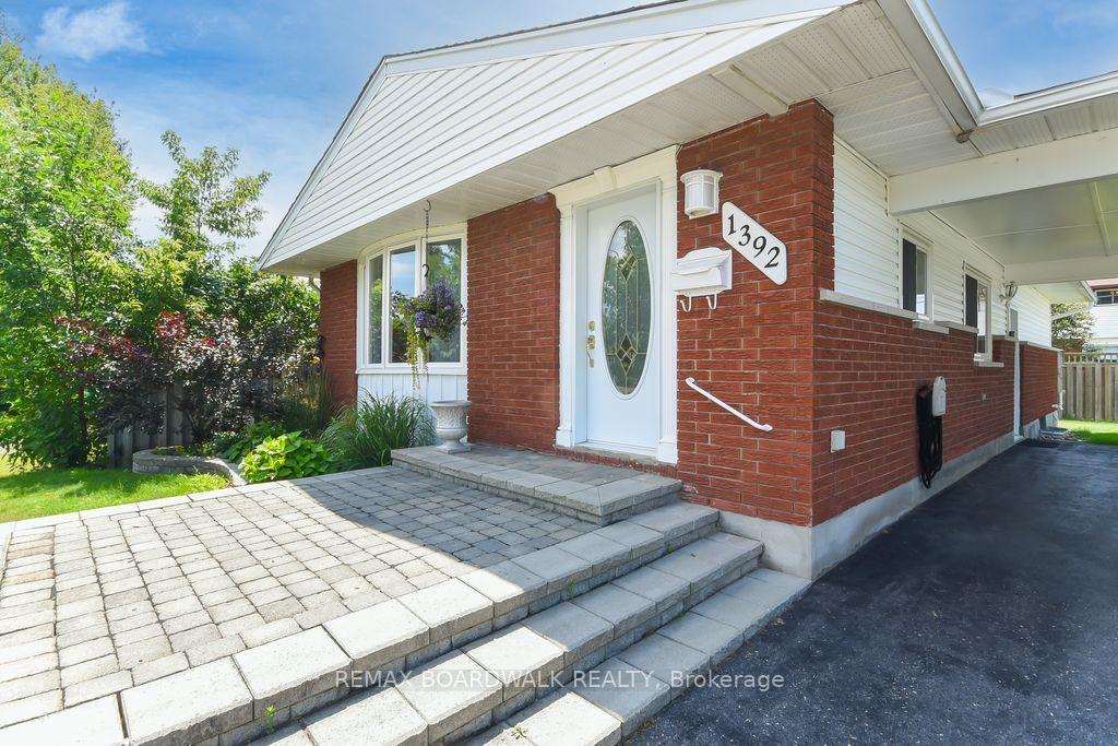 Photo 3 of 1392 Chartrand Avenue, Ottawa, Bilberry Creek/Queenswood Heights — HOMEH