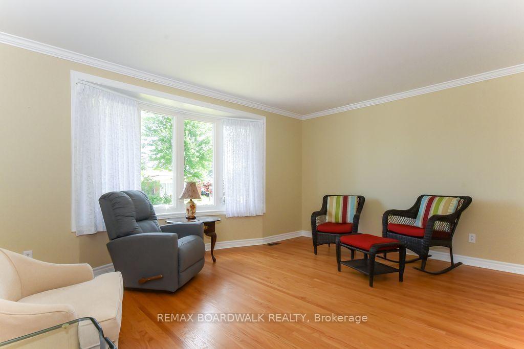 Photo 4 of 1392 Chartrand Avenue, Ottawa, Bilberry Creek/Queenswood Heights — HOMEH