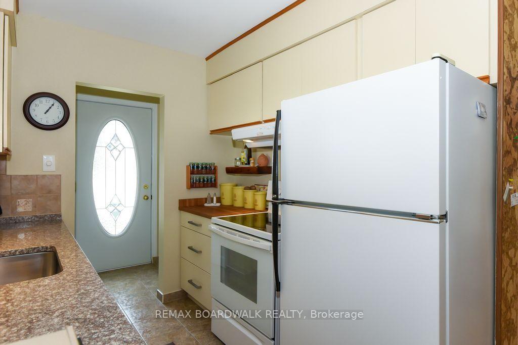 Photo 8 of 1392 Chartrand Avenue, Ottawa, Bilberry Creek/Queenswood Heights — HOMEH