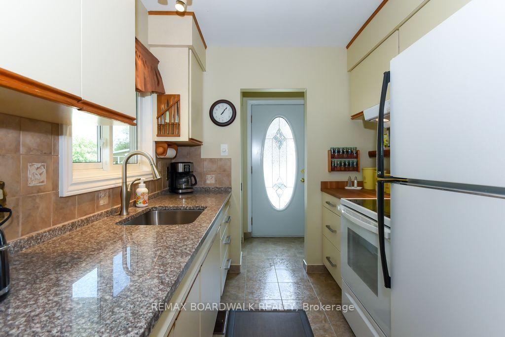 Photo 9 of 1392 Chartrand Avenue, Ottawa, Bilberry Creek/Queenswood Heights — HOMEH