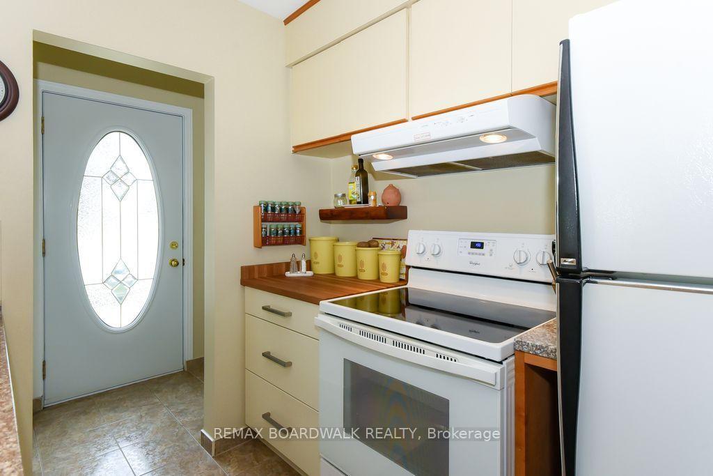 Photo 10 of 1392 Chartrand Avenue, Ottawa, Bilberry Creek/Queenswood Heights — HOMEH
