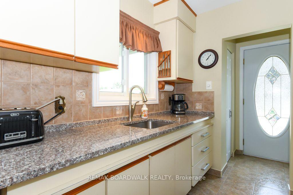 Photo 11 of 1392 Chartrand Avenue, Ottawa, Bilberry Creek/Queenswood Heights — HOMEH