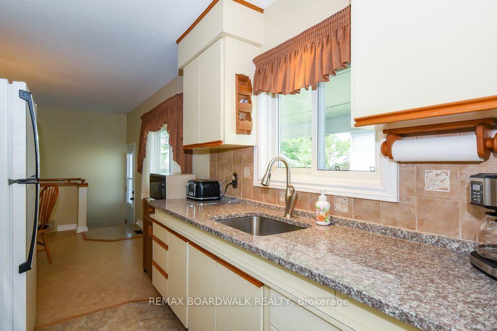 Photo 12 of 1392 Chartrand Avenue, Ottawa, Bilberry Creek/Queenswood Heights — HOMEH