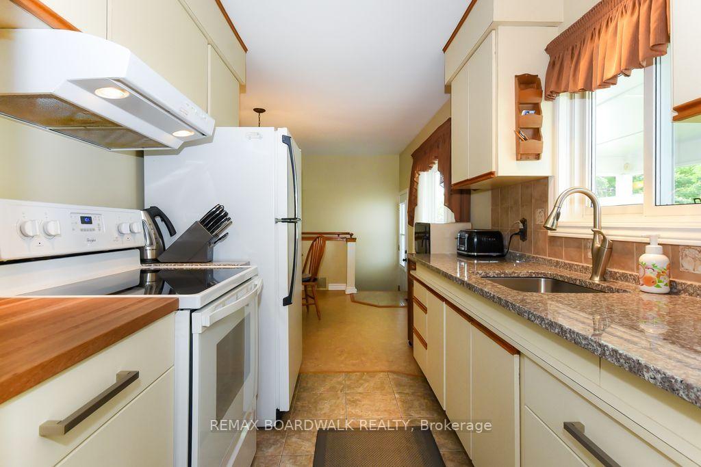 Photo 13 of 1392 Chartrand Avenue, Ottawa, Bilberry Creek/Queenswood Heights — HOMEH