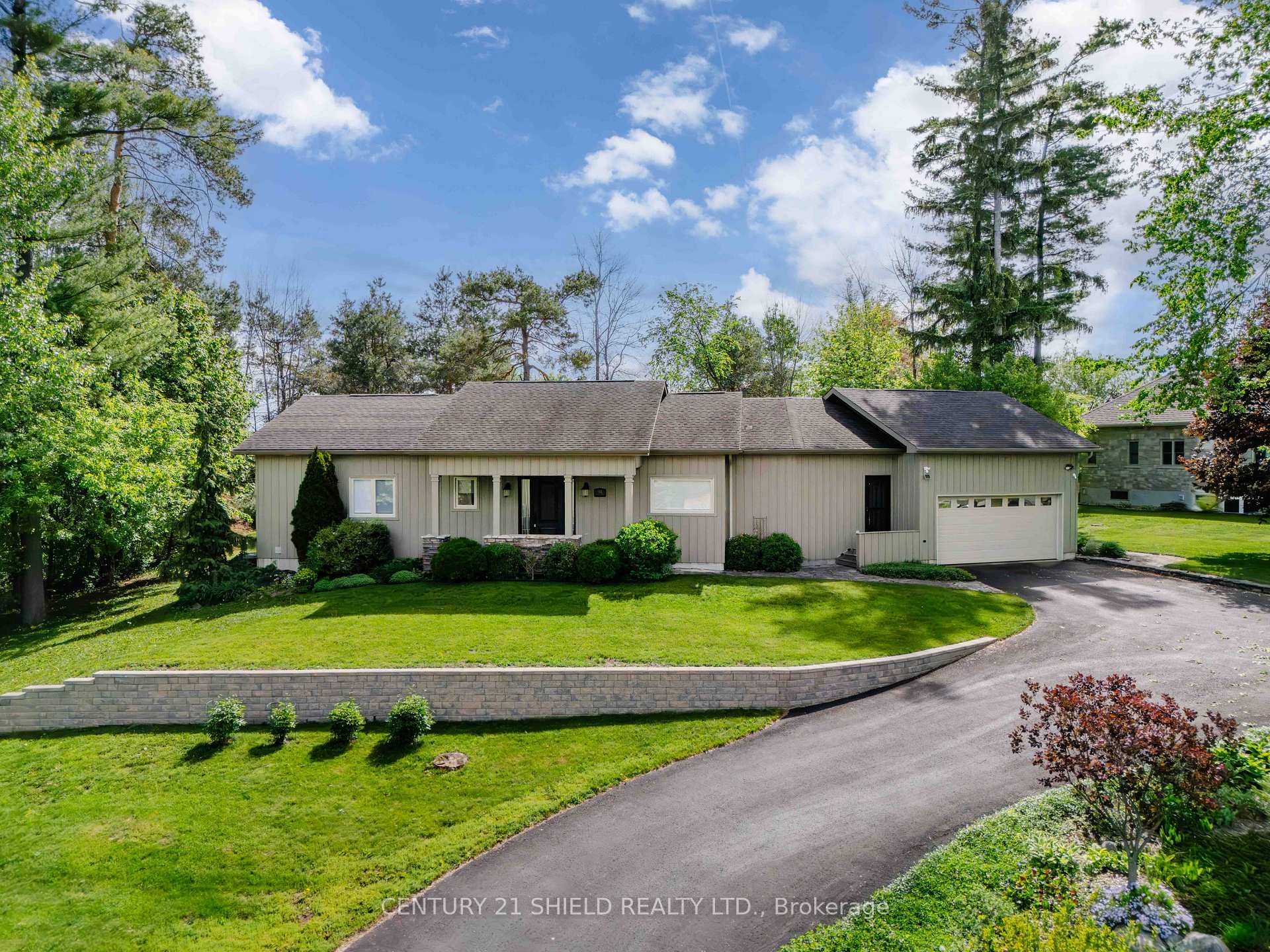 Photo of 1 Forest Hill Road